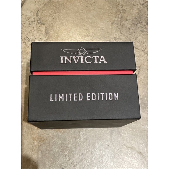 Invicta Limited Edition Marvel Watch Box with Cleaning Cloth - Picture 2 of 16